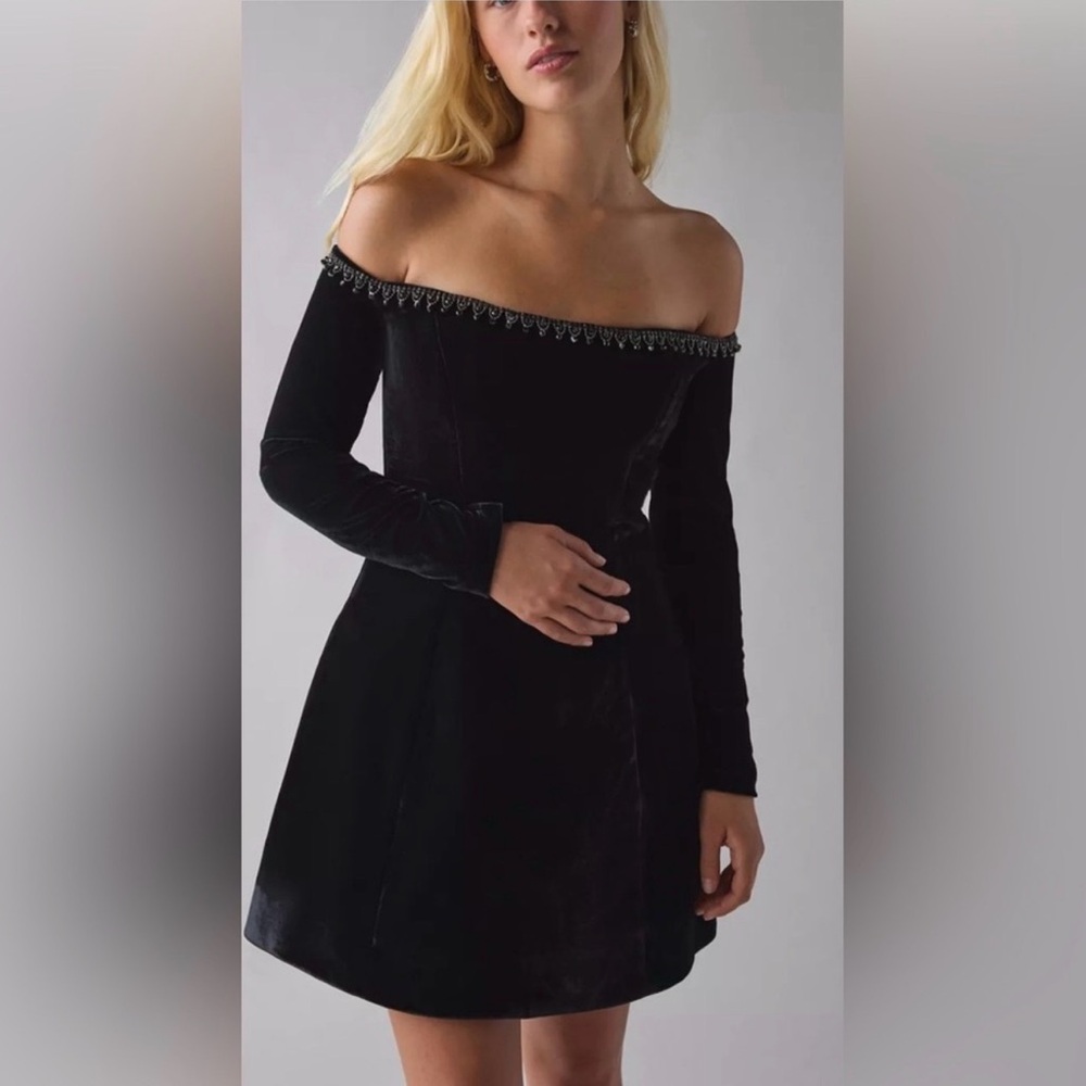 NWT Bardot Hourglass Velvet Off-The-Shoulder Long Sleeve Mini Dress